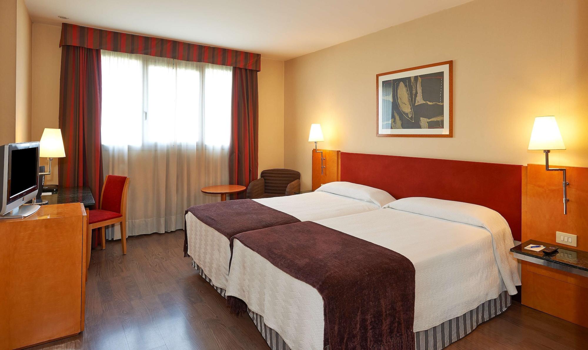 Nh Ciutat De Reus Hotel Exterior photo