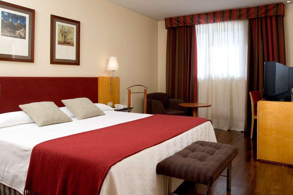 Nh Ciutat De Reus Hotel Room photo