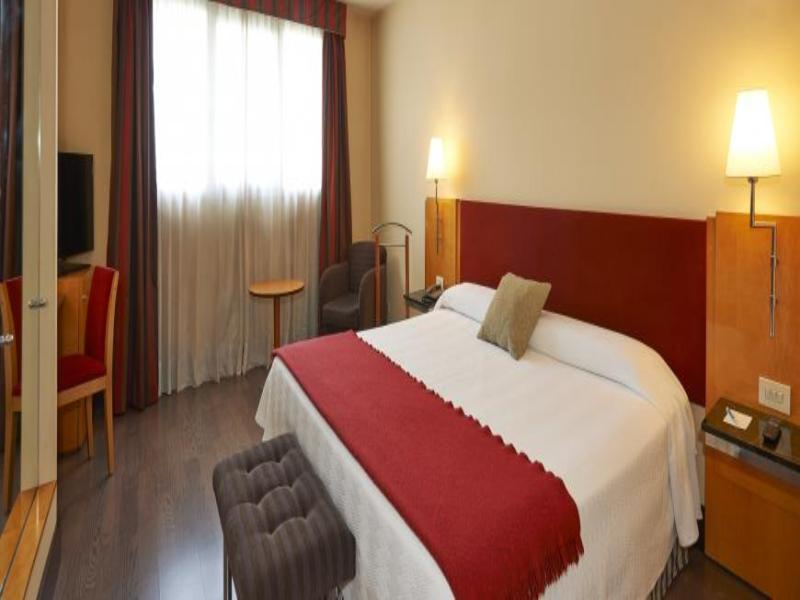 Nh Ciutat De Reus Hotel Exterior photo